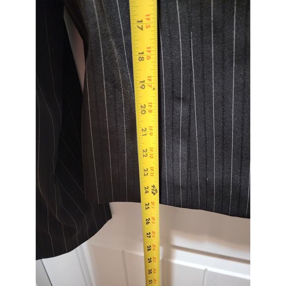 ROMA Vestimenta Cropped Black Pin Striped Blazer Sholder Pads Size 18 Business - Picture 7 of 7